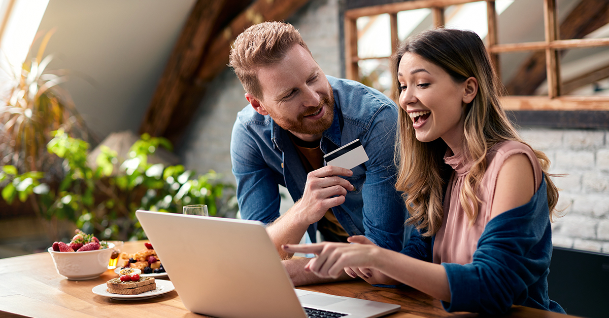 couple having a great online shopping experience